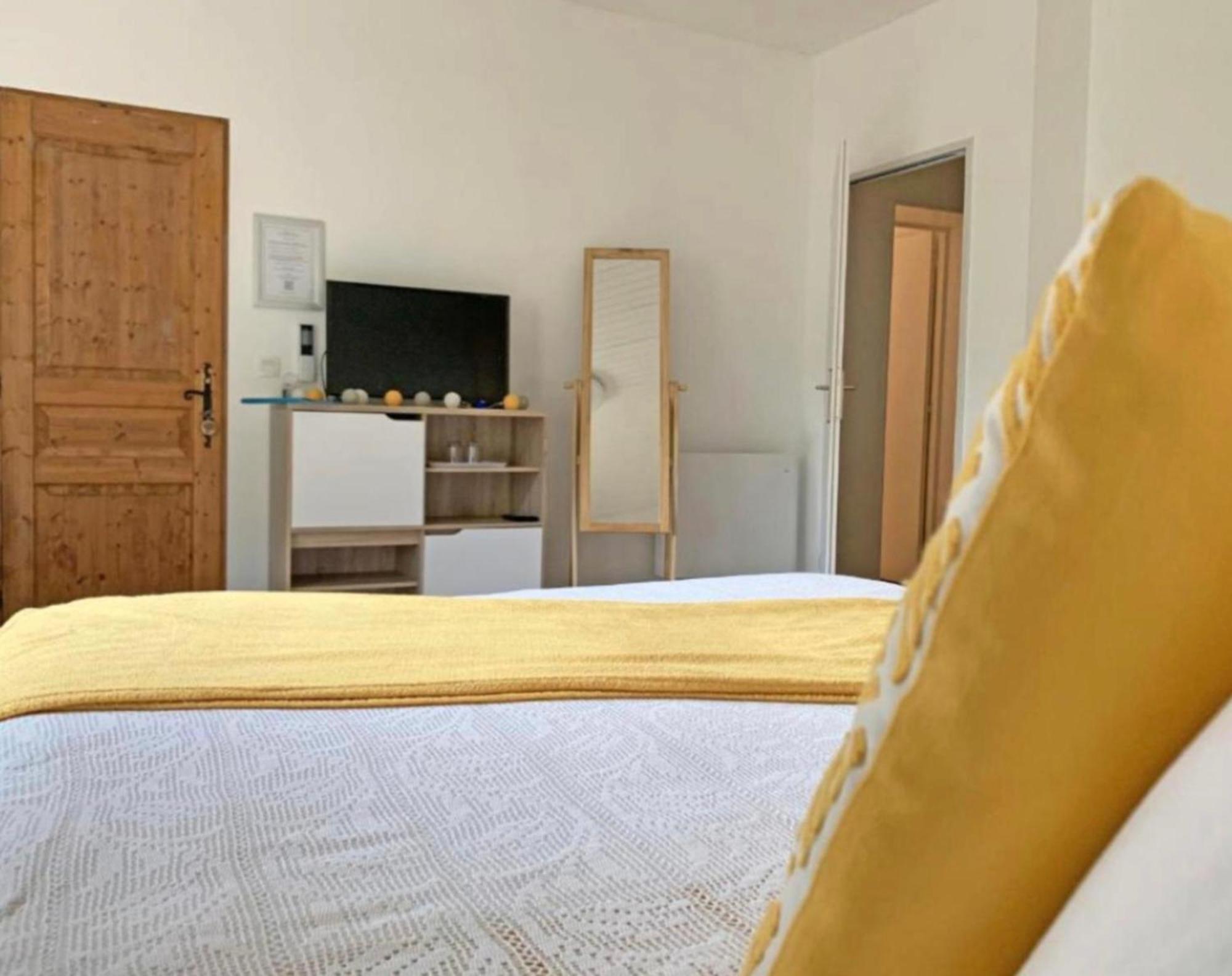Les Tables Aux Vaches Raviege Hotell La Salvetat-sur-Agout Exteriör bild